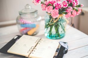 flowers-desk-office-calendar